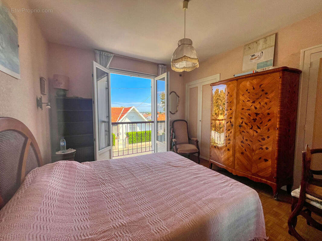 ROYAN - À seulement 800 m du marché, spacieuse maison familiale de 171 m² - photo 8