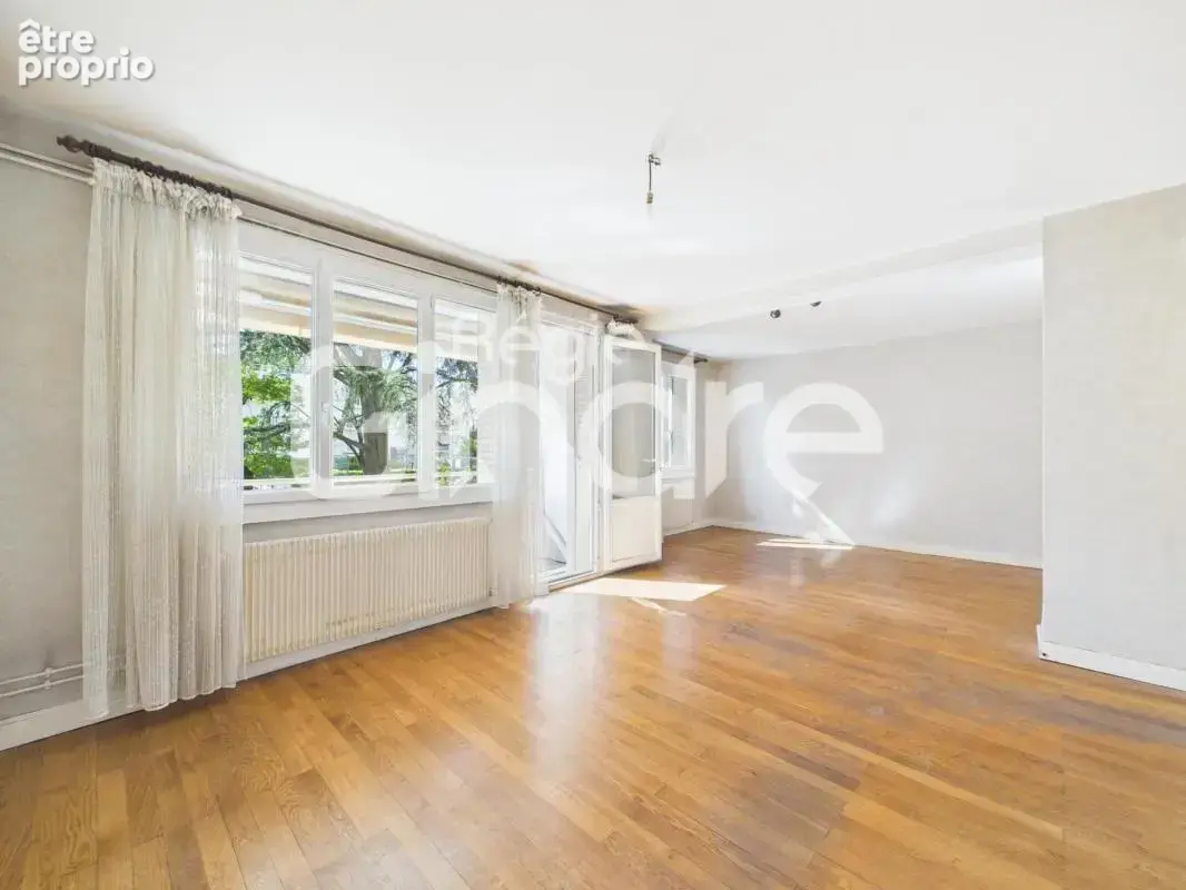 Vente - Appartement - 5 pièces + cuisine - 80 m² - 238 000 € - - photo 5