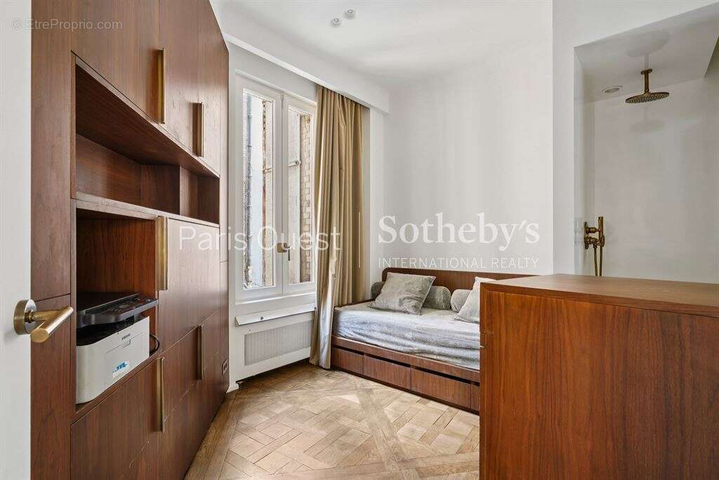 Appartement à NEUILLY-SUR-SEINE
