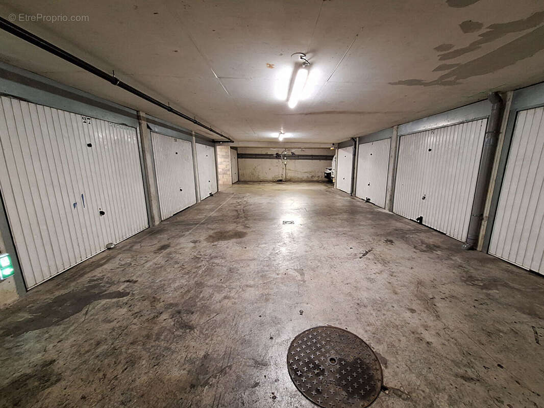 Parking à MARSEILLE-14E