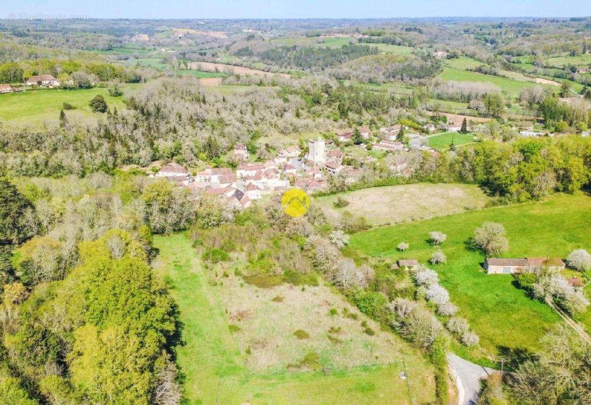 Terrain à SAINT-GEORGES-DE-MONTCLARD