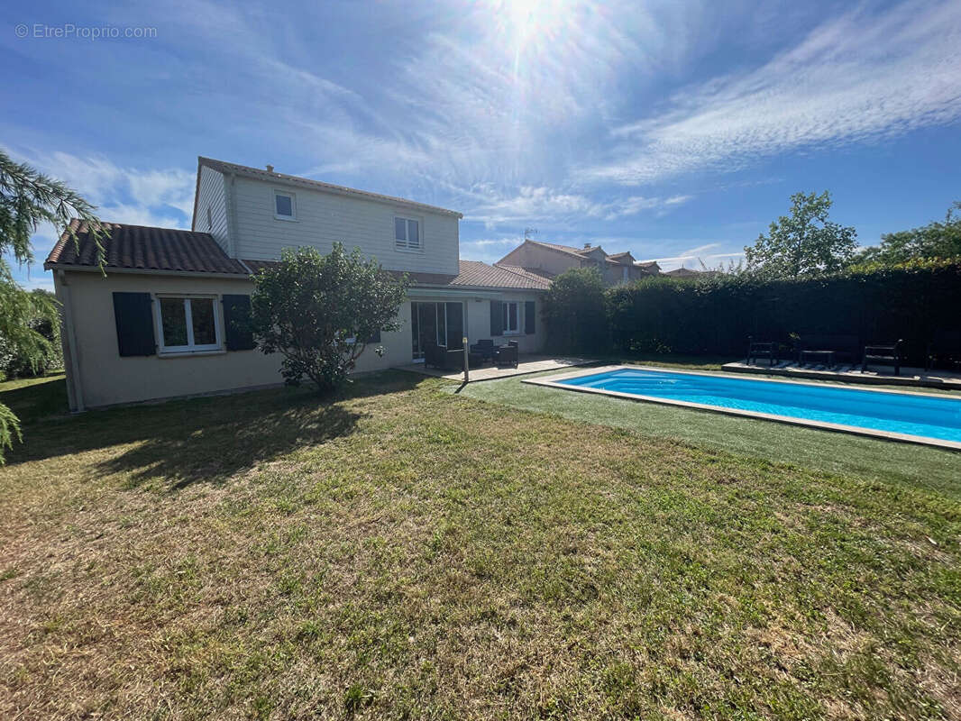 Maison à ROCHES-PREMARIE-ANDILLE