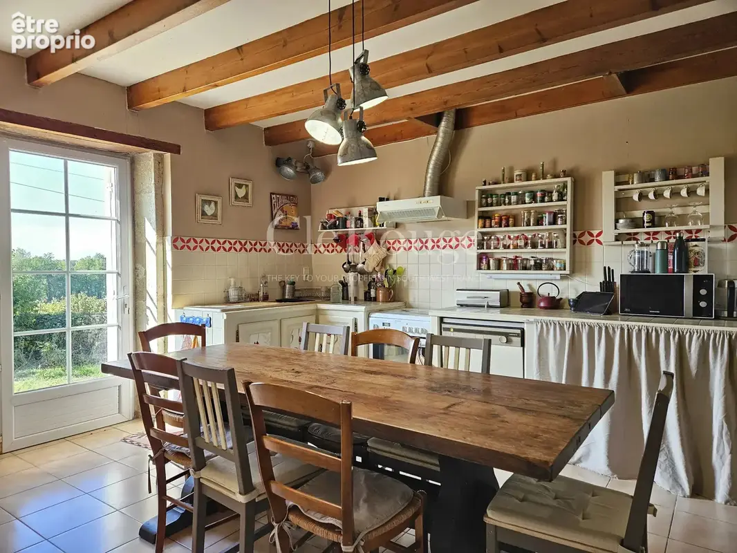 Entre Pellegrue et Gensac – Maison en pierre pleine de charme avec vue dégagée. piscine et potentiel locatif - photo 11