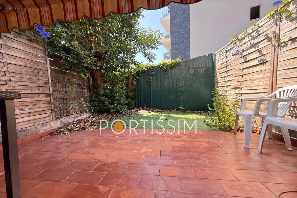 Appartement à SAINT-LAURENT-DU-VAR