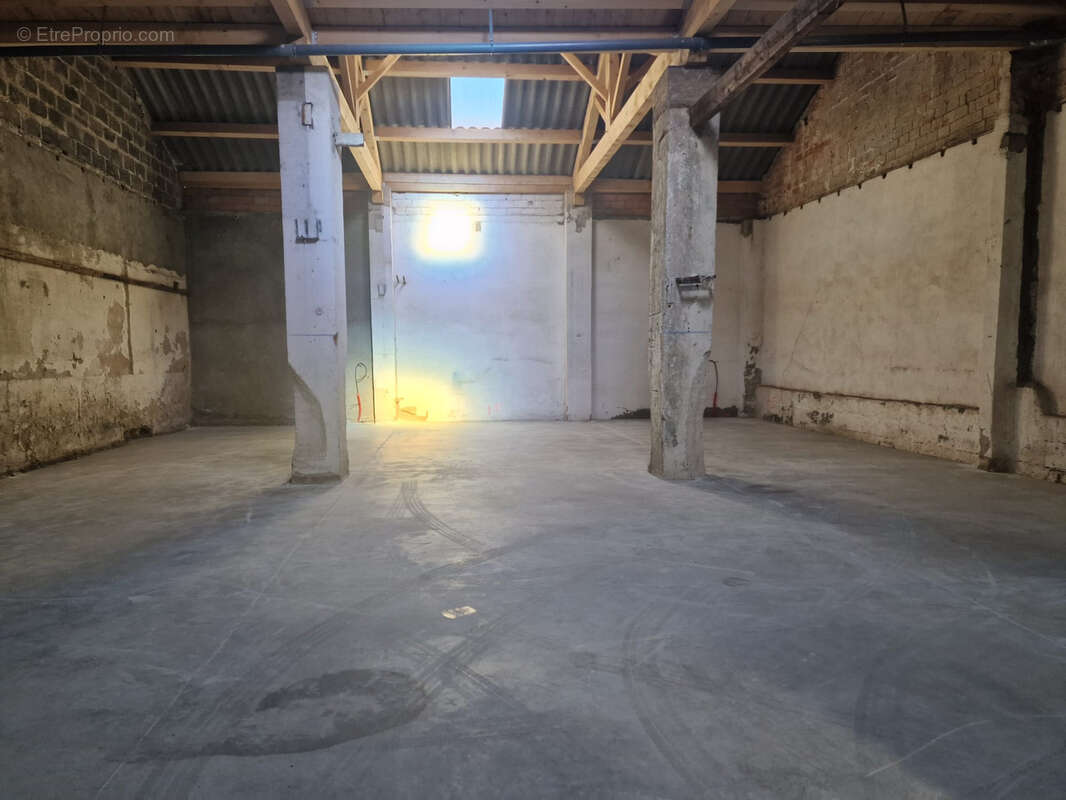 Vend garage / Local de 355m2 à Béziers - photo 3