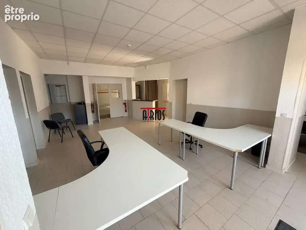 Entrepot + bureaux ou habitation 670 m² - photo 4