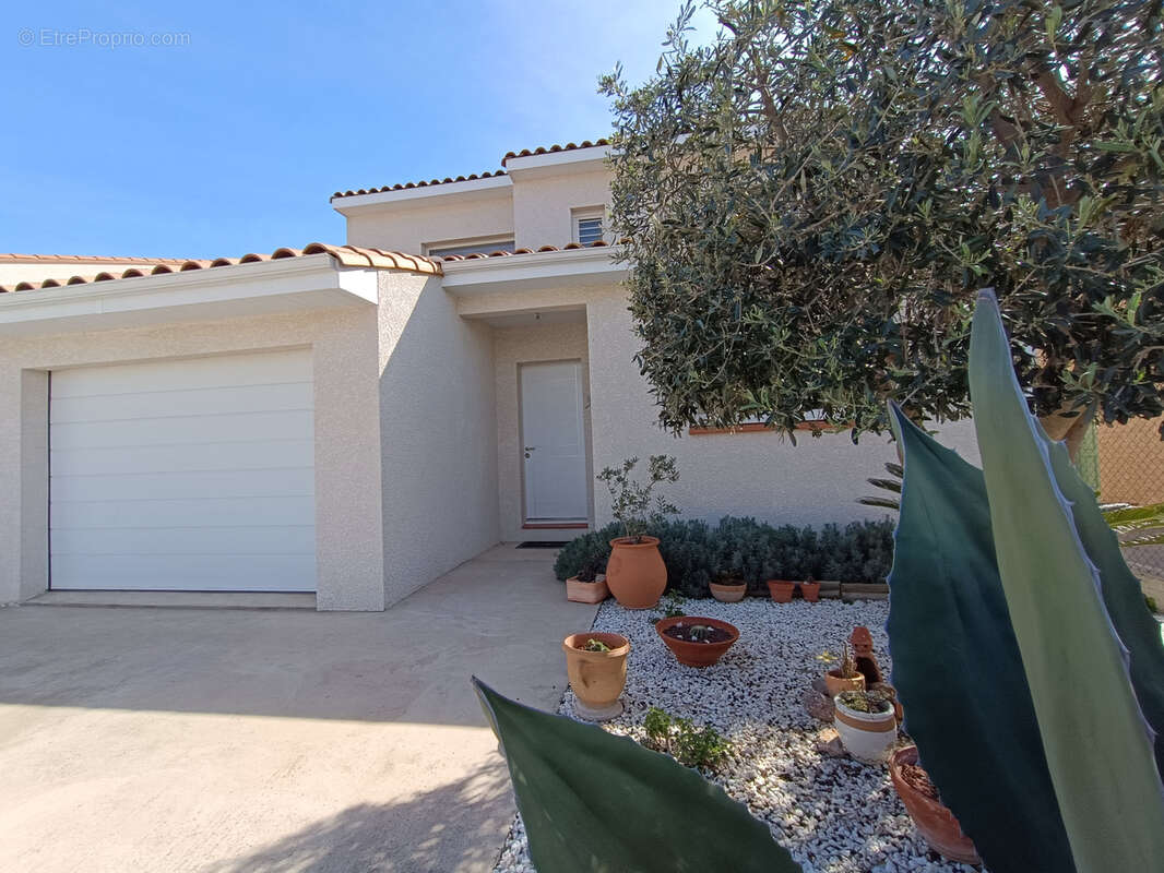 Maison à SAINT-LAURENT-DE-LA-SALANQUE