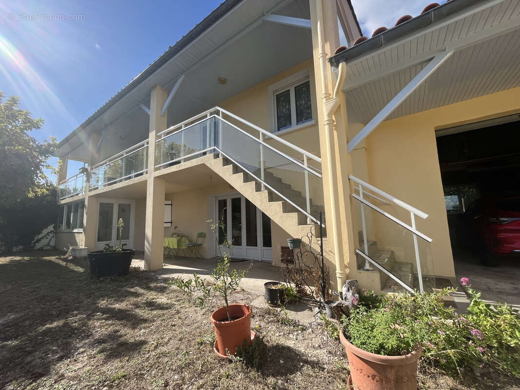 Maison à MORTAGNE-SUR-GIRONDE