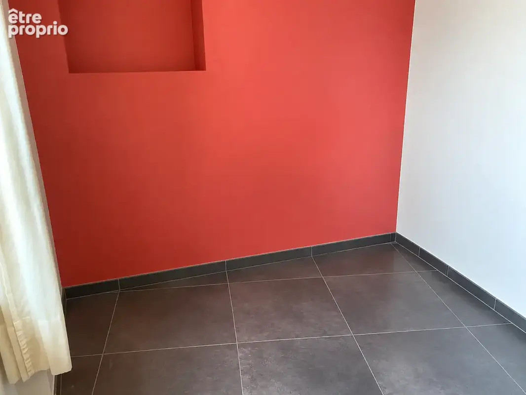 T4 avec cave et garage, avenue V. Hugo. Résidence du Lycée, 26000 VALENCE - photo 9