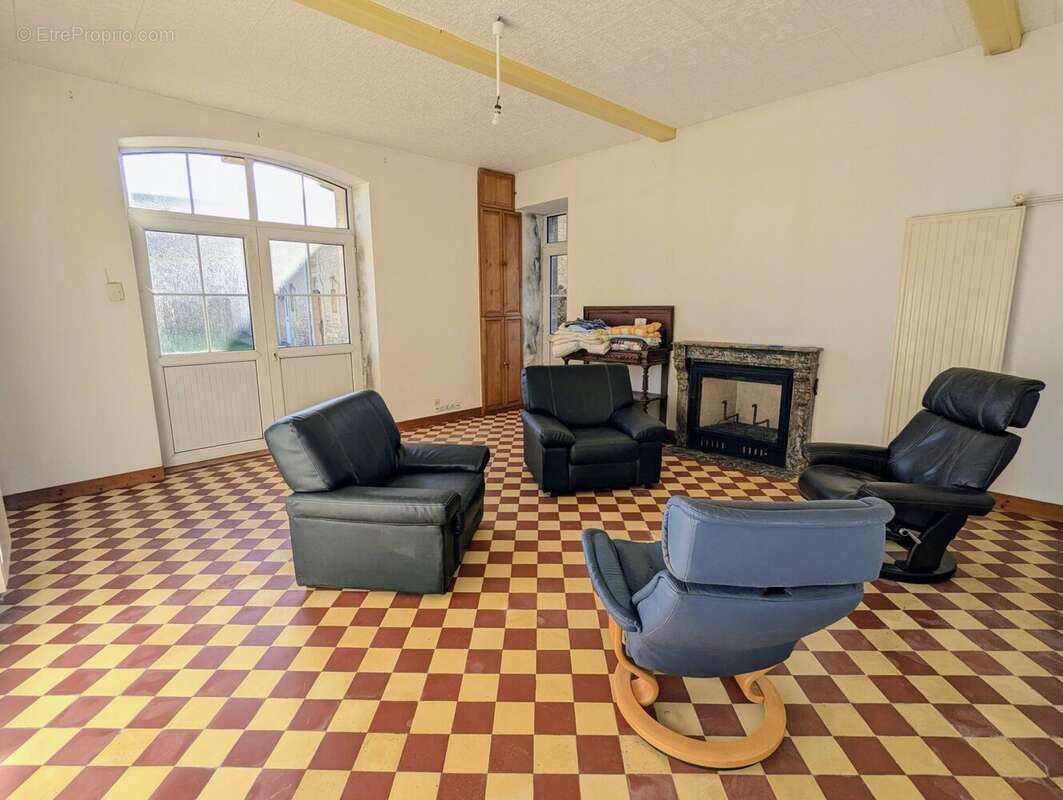 salon - Maison à DEUX-JUMEAUX