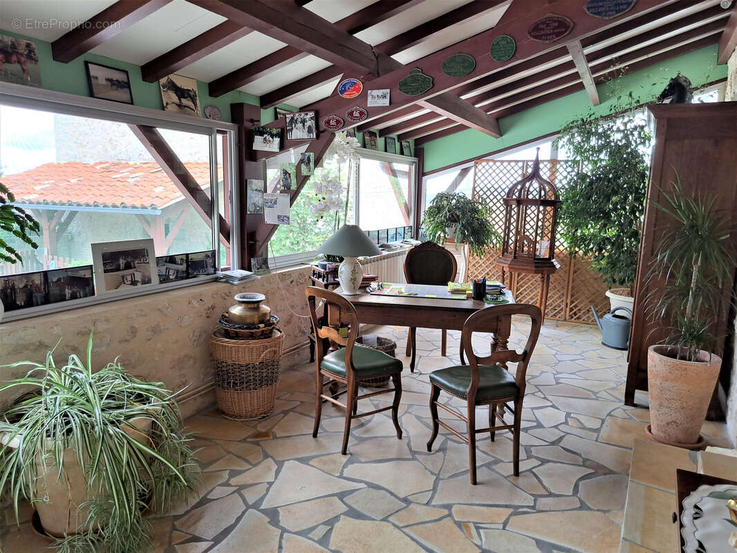 Maison à SAINTE-COLOMBE-DE-VILLENEUVE