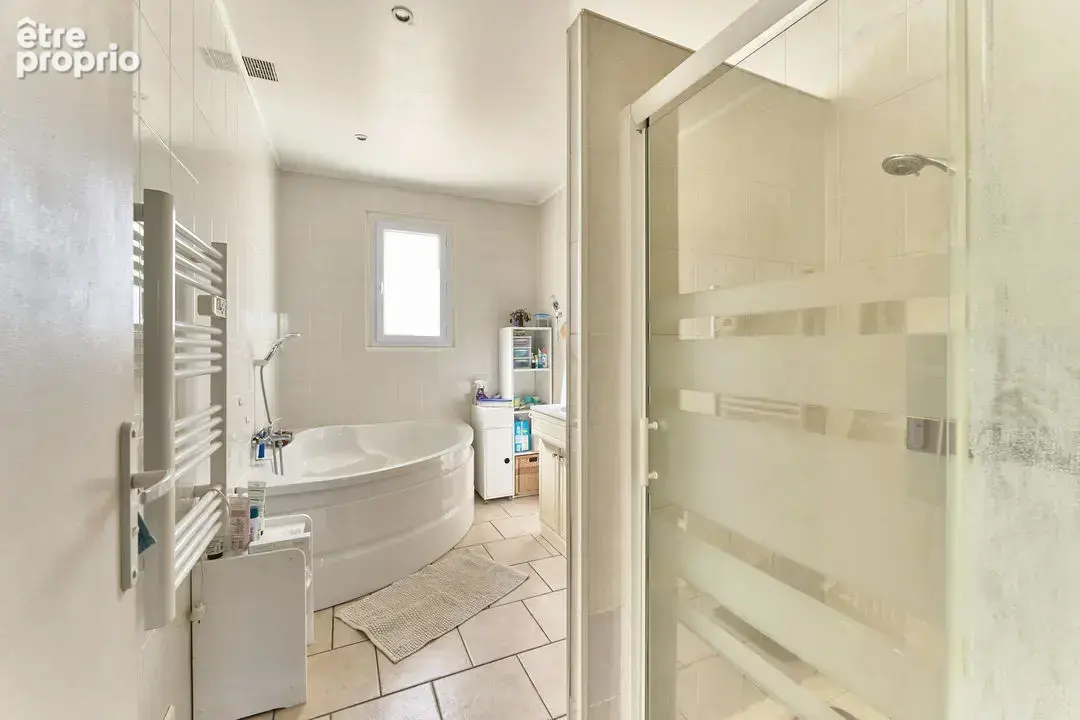 Maison avec vie de plain-pied - 4 chambres - Terrain de plus de - photo 7