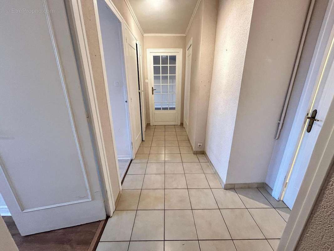   - Appartement à VILLEURBANNE