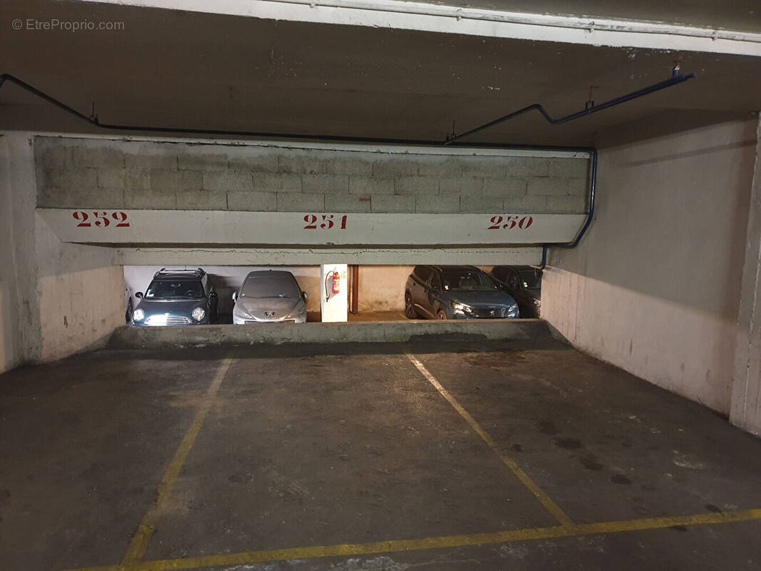 Parking à PARIS-5E
