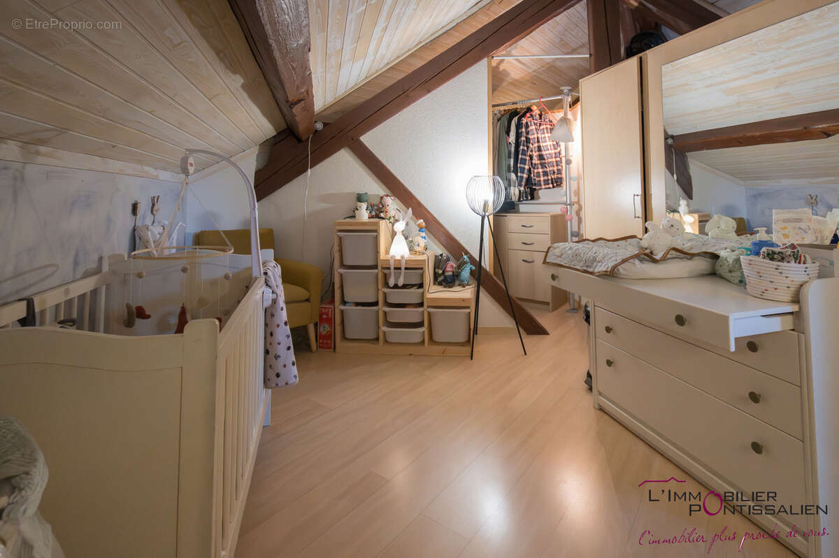 Pontarlier - centre ville : appartement atypique de type 2 avec cave - photo 18