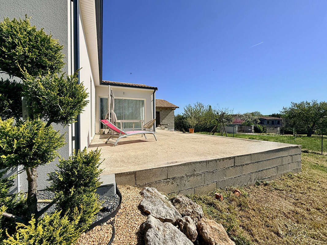 Maison à CHAMPNIERS