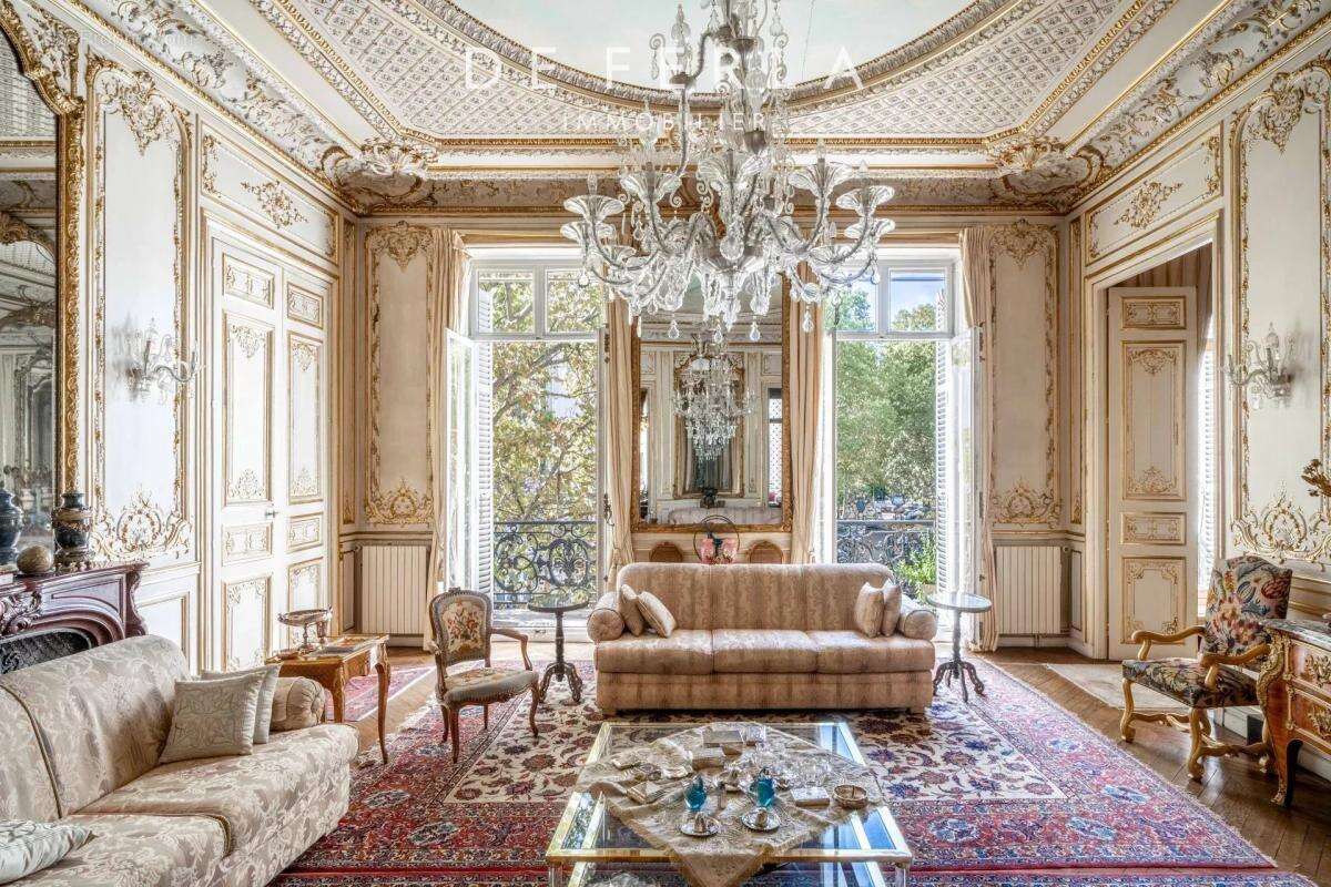 Appartement à PARIS-8E