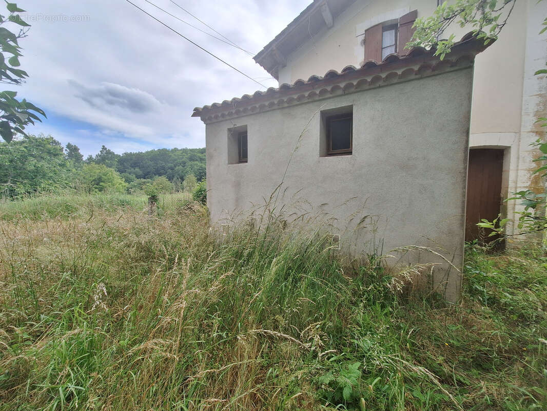 Maison à SAINT-CERNIN-DE-L&#039;HERM