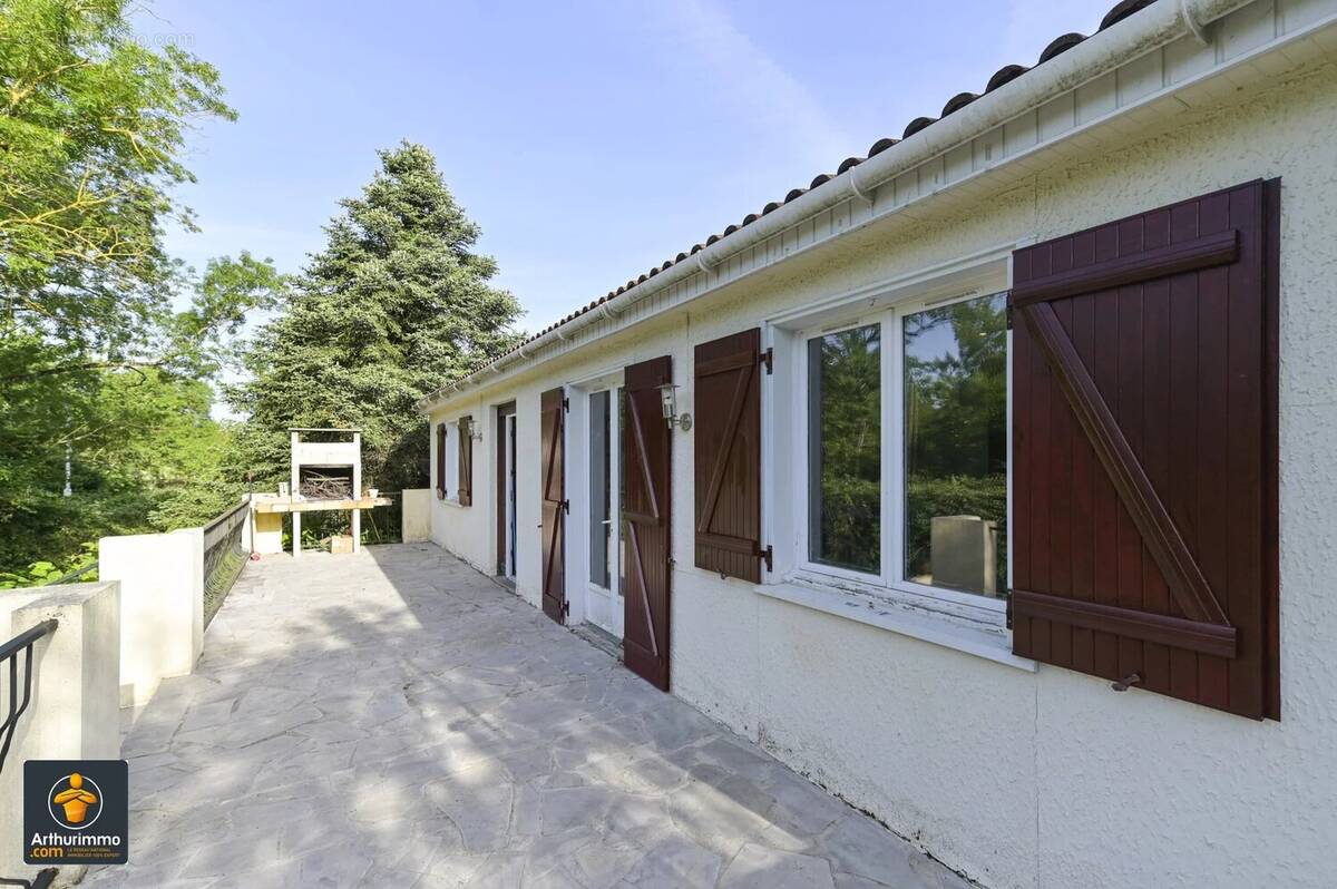 Maison à FRONTENAY-ROHAN-ROHAN