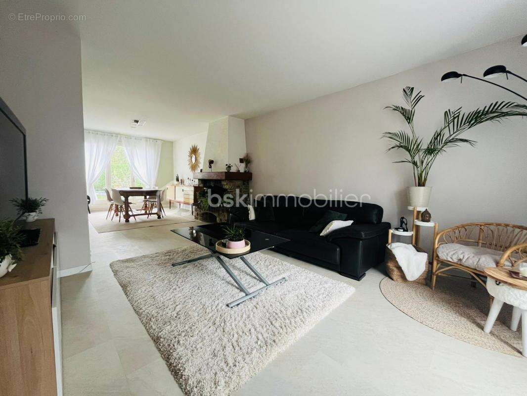 Maison à LES ESSARTS-LE-ROI