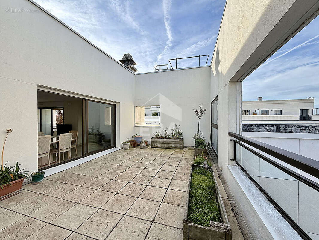 Appartement à LEVALLOIS-PERRET