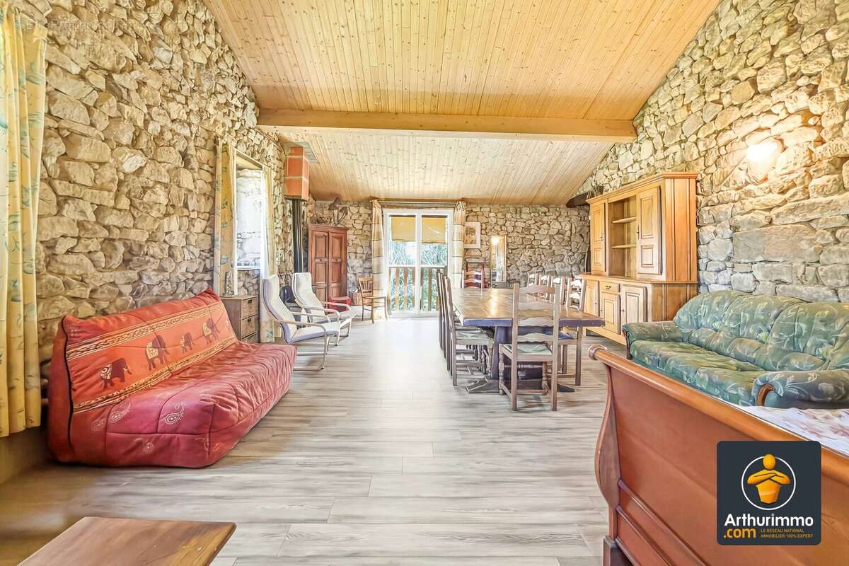 Maison à LE CRESTET