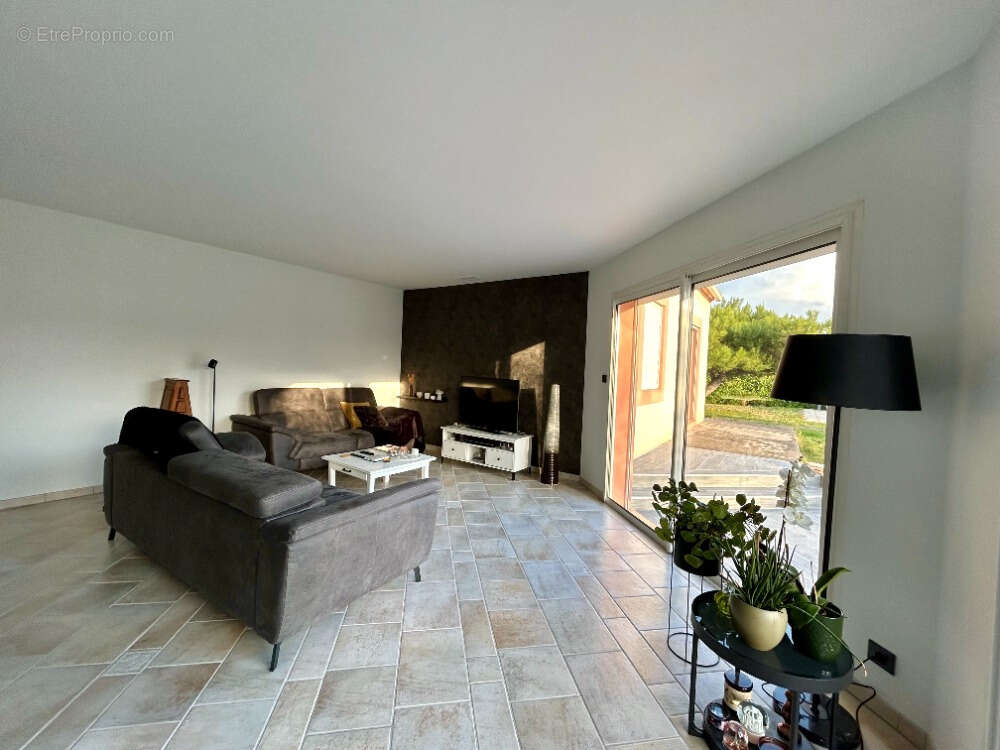 Maison à VILLEMOUSTAUSSOU