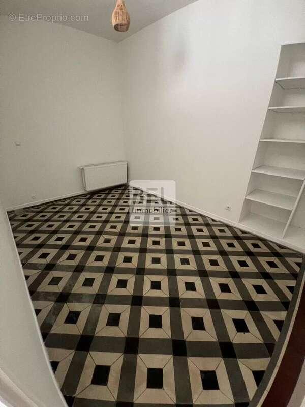 Appartement à BAGNOLS-SUR-CEZE