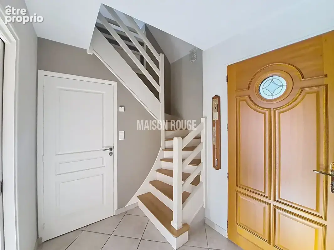 Maison familiale de 144 m² sur un terrain paysagé de 677 m² - photo 5