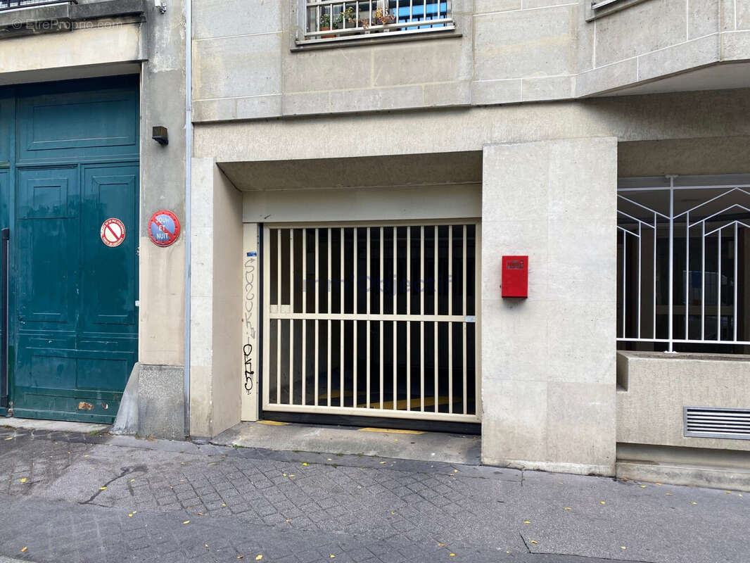 Parking à PARIS-12E