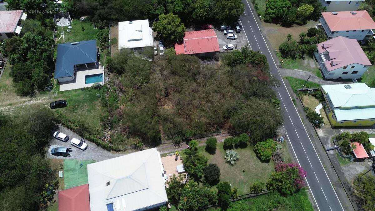 Terrain à BOUILLANTE