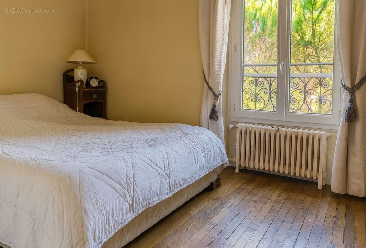 Maison à MANDRES-LES-ROSES