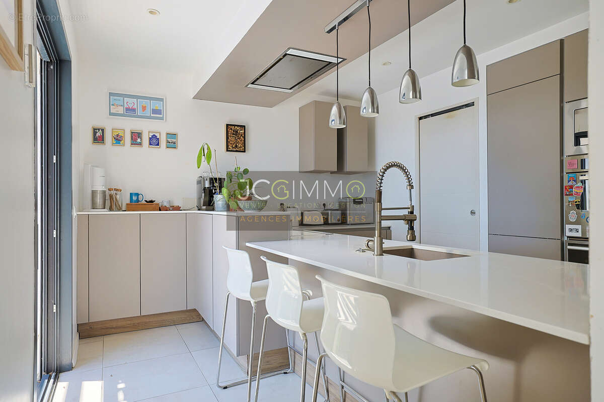 Villa contemporaine T5 de 150m2 habitables avec vue dominante, garage et piscine ! - photo 9
