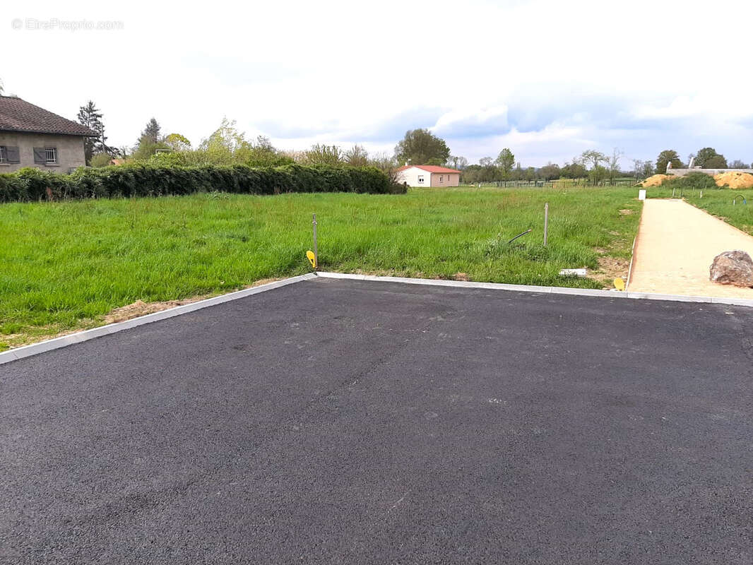 Terrain à SAINT-BENIGNE