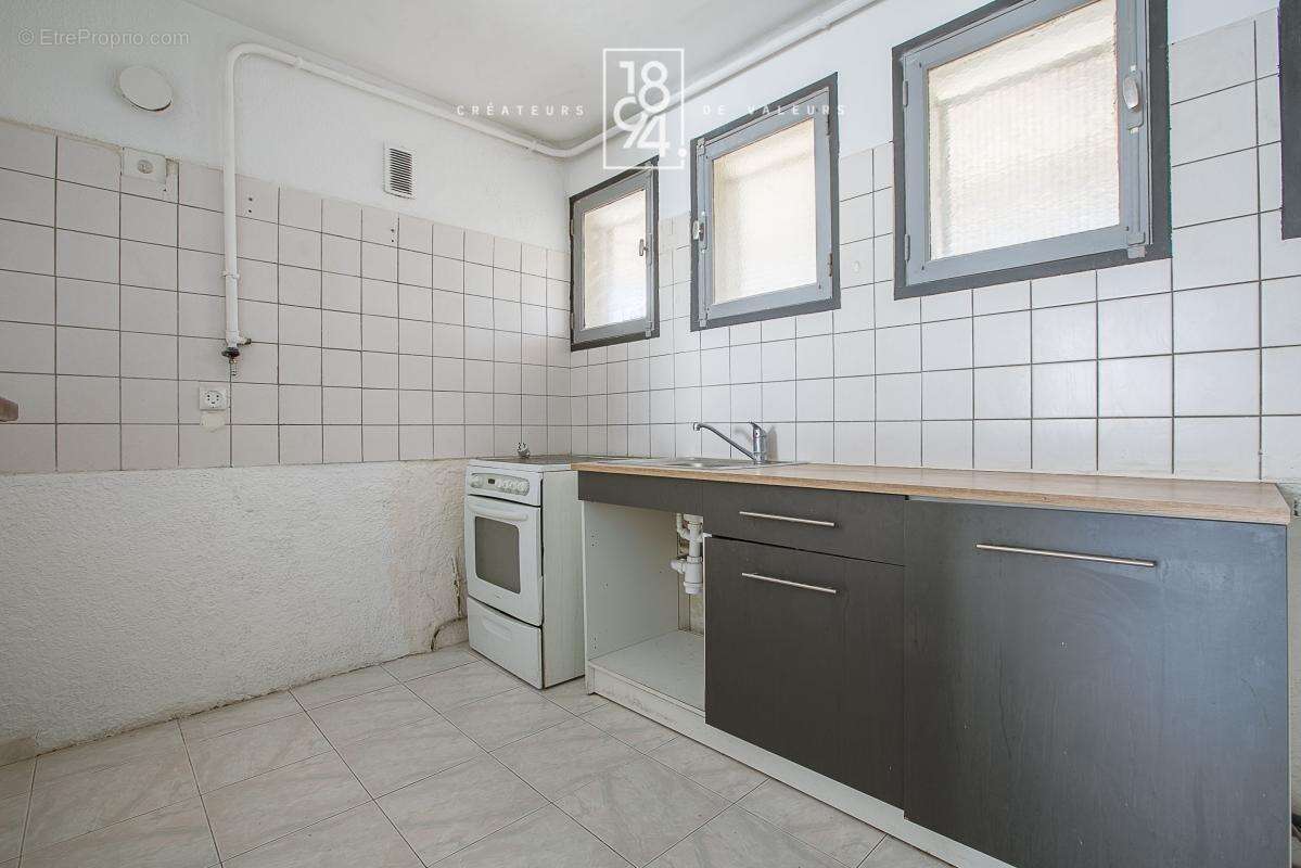 Appartement à MARSEILLE-5E