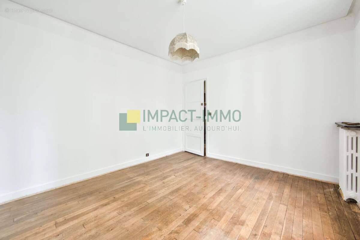 Appartement à COURBEVOIE