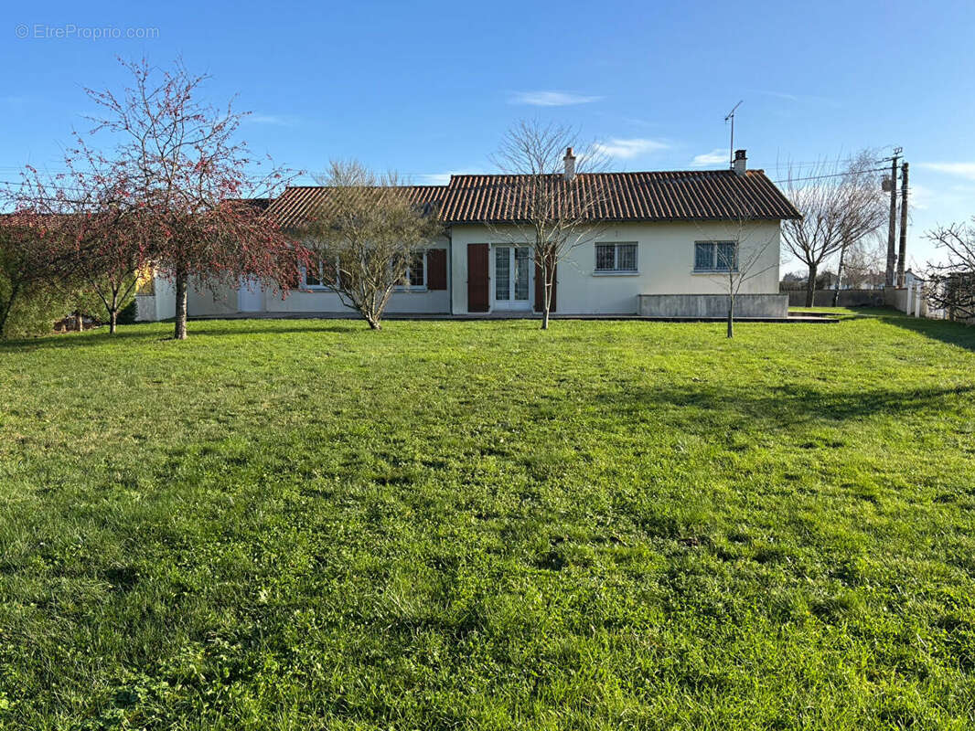 Maison à SAINT-PIERRE-D'EXIDEUIL