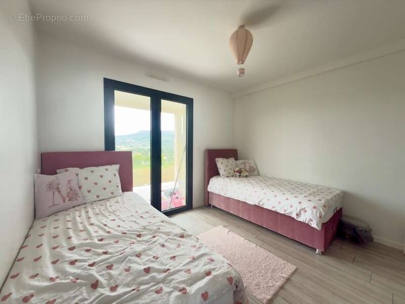 Maison à LES MARTRES-DE-VEYRE