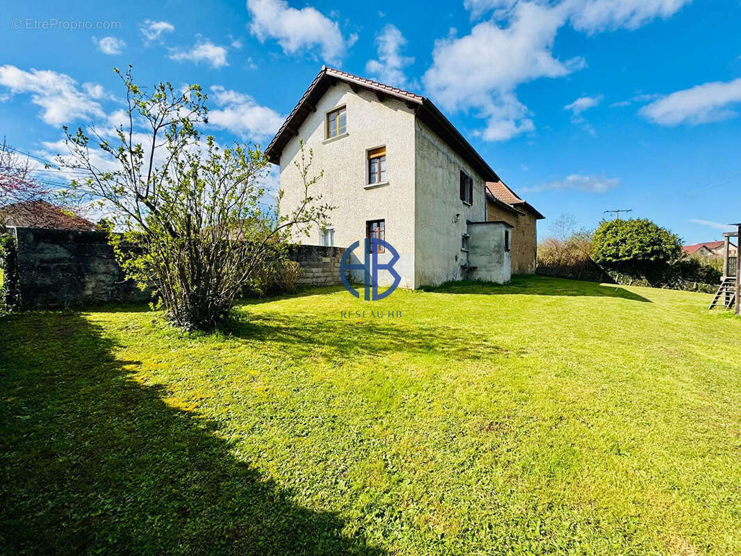Maison à LA TOUR-DU-PIN