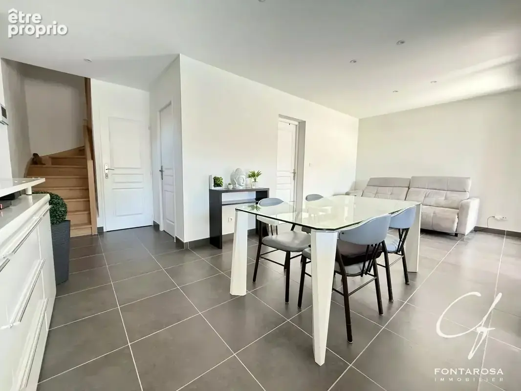 Maison 4 pièces à Bagnols-en-Forêt avec jardin, piscine et garage - photo 3