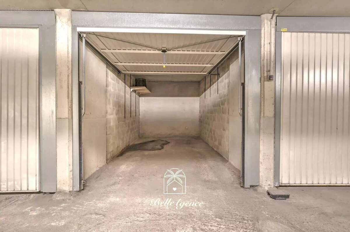 Parking à CAGNES-SUR-MER