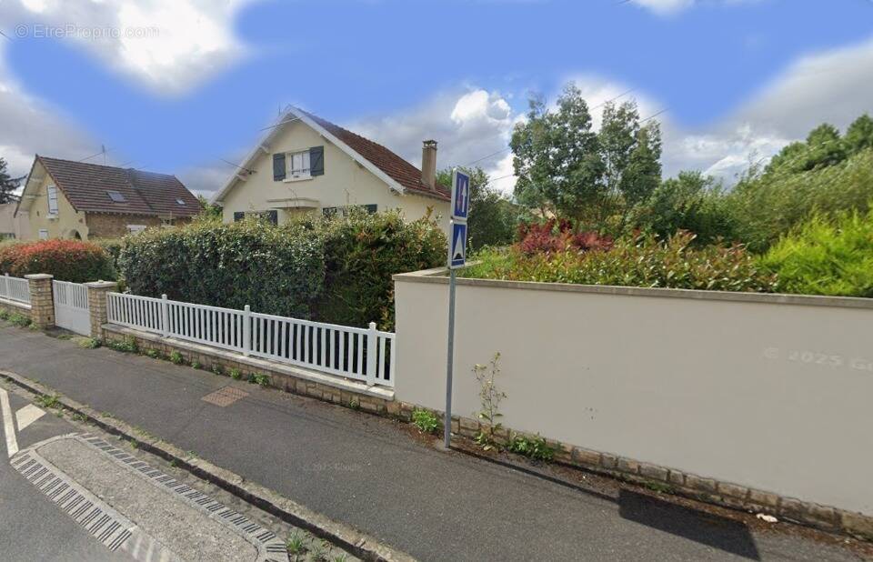 Terrain à SAINT-FARGEAU-PONTHIERRY