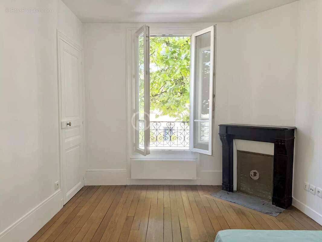 Appartement à COURBEVOIE
