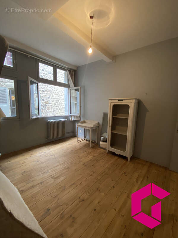 Appartement à SAINT-BONNET-LE-CHATEAU