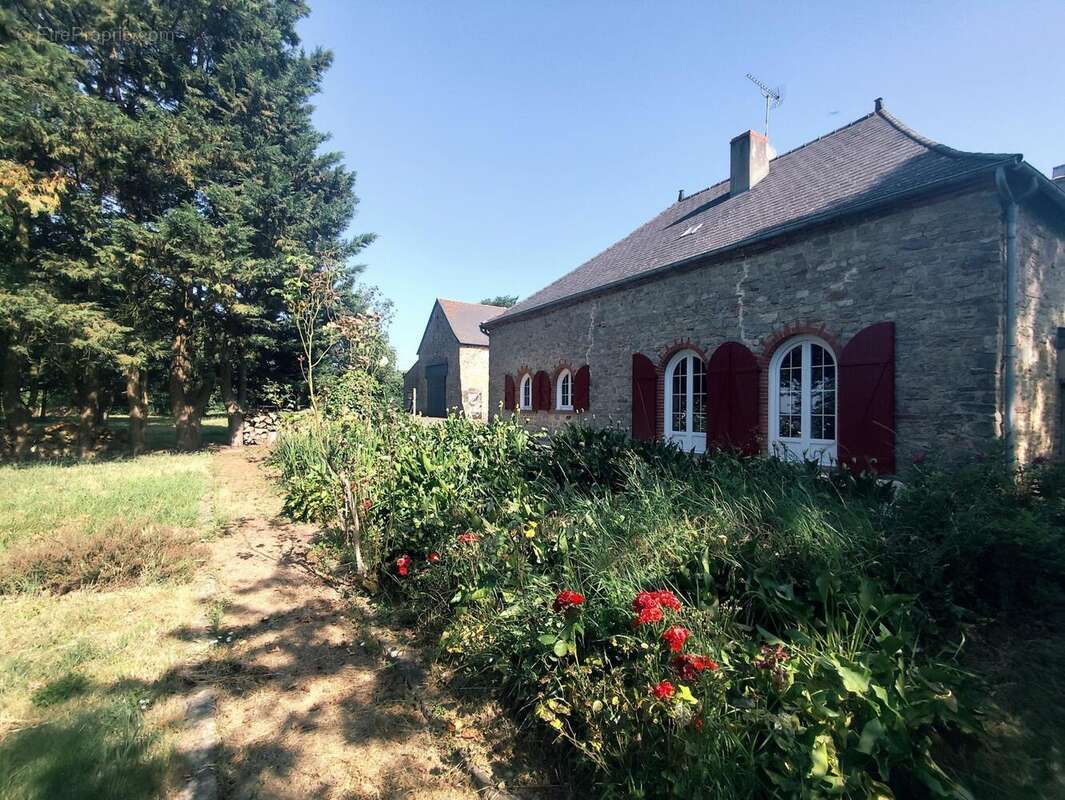 Photo 2 - Maison à SAINT-SATURNIN-DU-LIMET