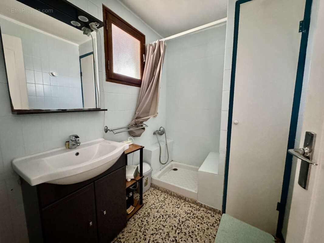 Maison à LAUDUN-L'ARDOISE