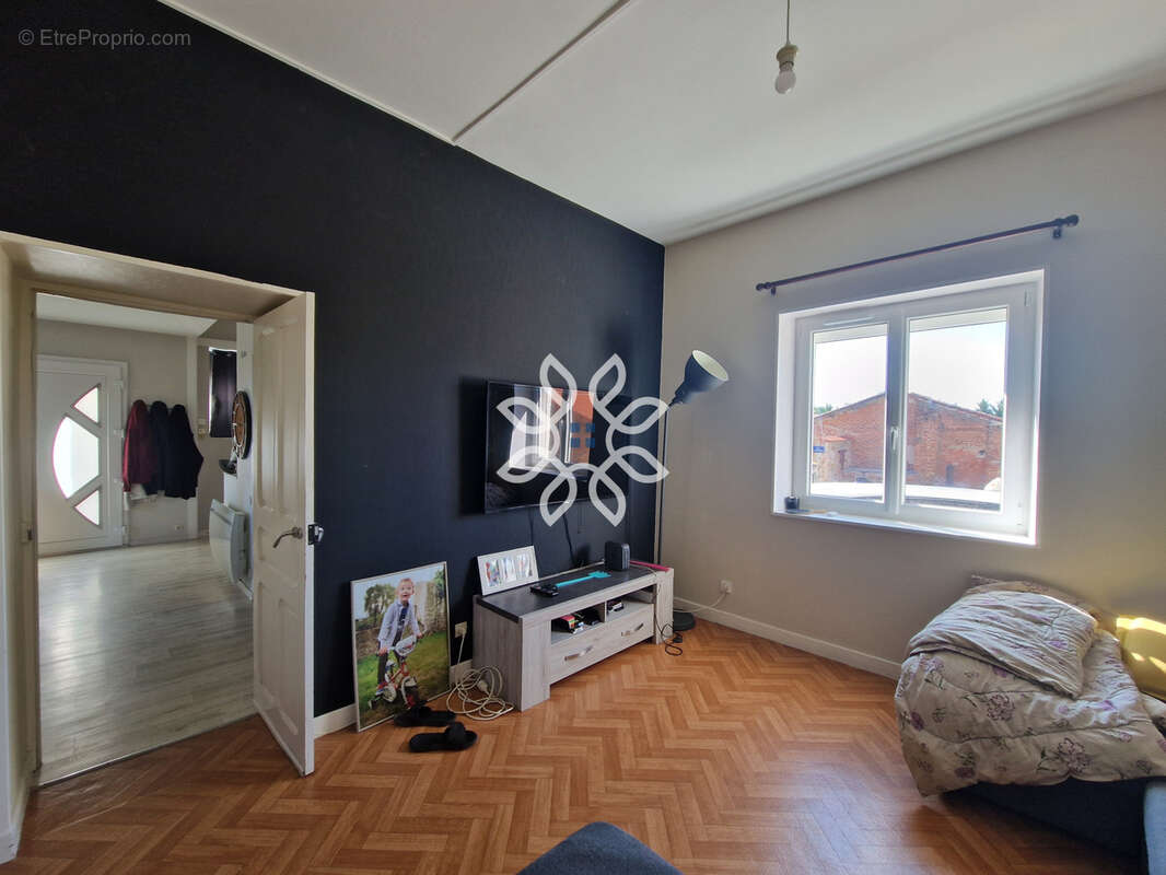 Charmante maison de village à Vergongheon   Un cocon familial plein de potentiel ! - photo 7
