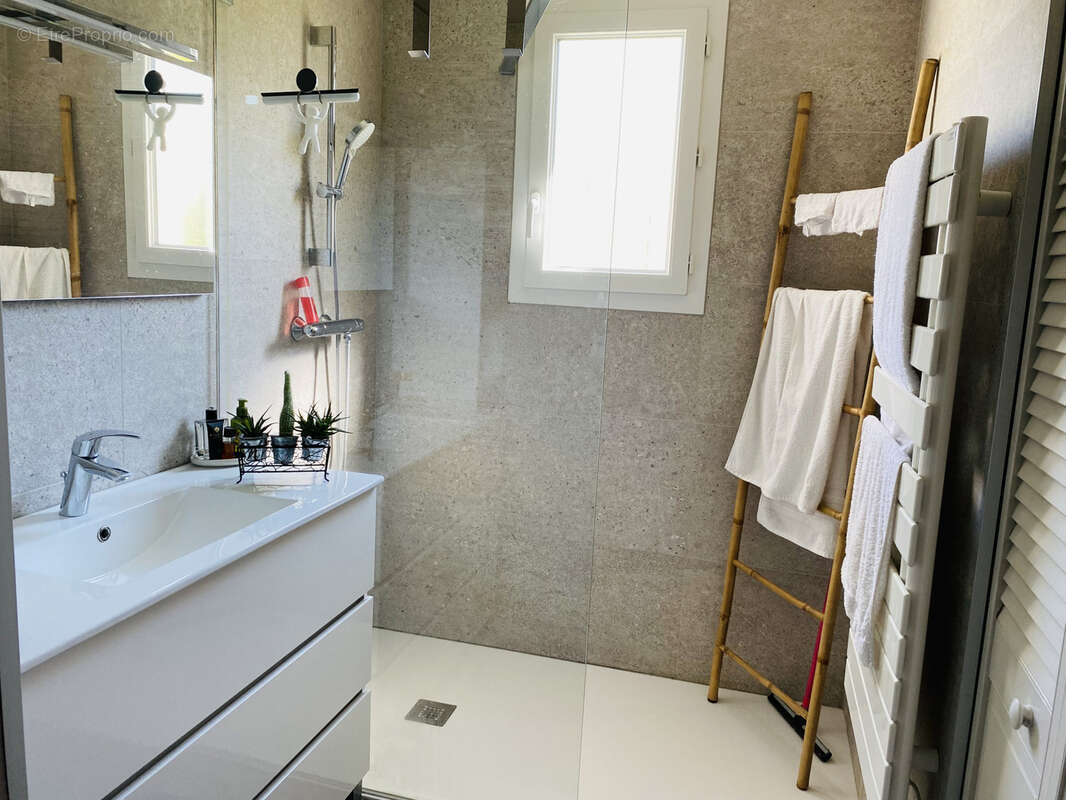 Maison à LA QUEUE-LES-YVELINES