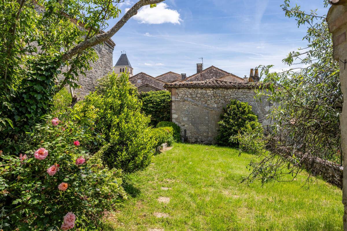 Maison à BEAUVILLE