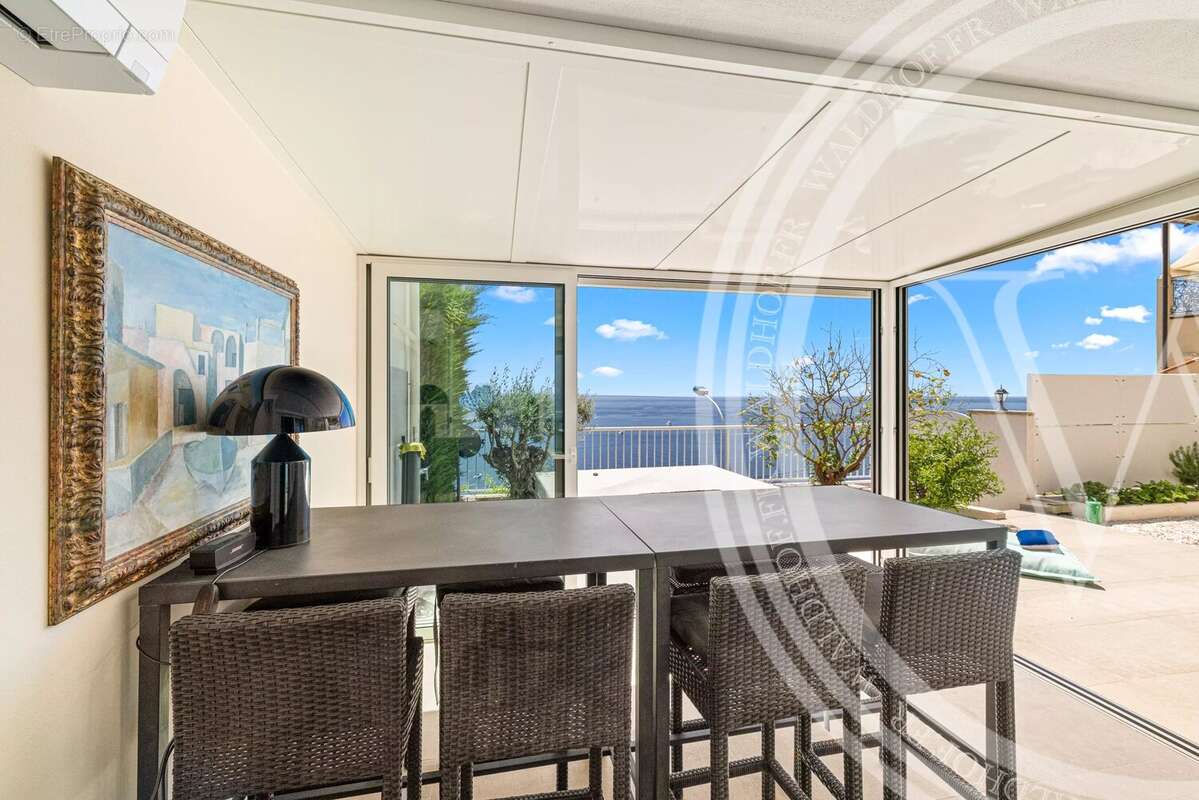 Une résidence de jardin de trois chambres entièrement rénovée au-dessus de la mer, Roquebrune-Cap-Martin - photo 5